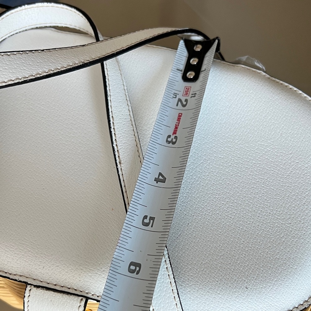Braciano White and Tan Woven Shoulder Bag - Picture 9 of 10